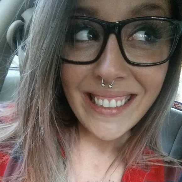 Meet your Posher, Lisa - Picture 1 of 1